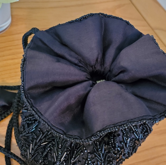 Vintage Beadwork Unbranded Small Purse, bag. Pretty design all in black beads. - Picture 4 of 6